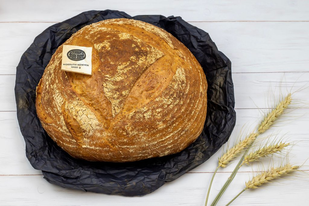 Frissen készített Kossuth kenyér a Kossuth 1 Pékségből