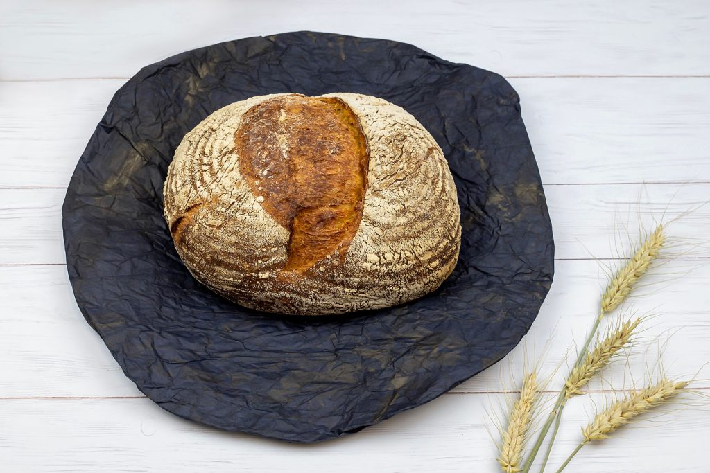 Frissen készített vadkovászos durumlisztes édesburgonyás kenyér a Kossuth 1 Pékségből